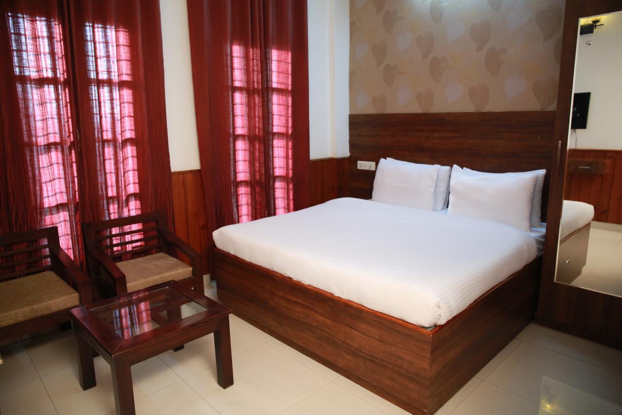 Red Apple Hotel Sangrur Экстерьер фото